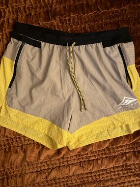 Nike Men's Yellow and Light Gray Runing Shorts
